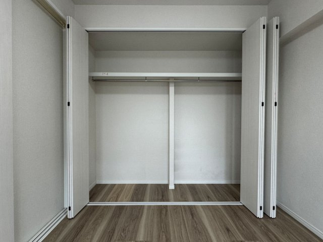 大きなクローゼットで洋服が多い方でも安心♪