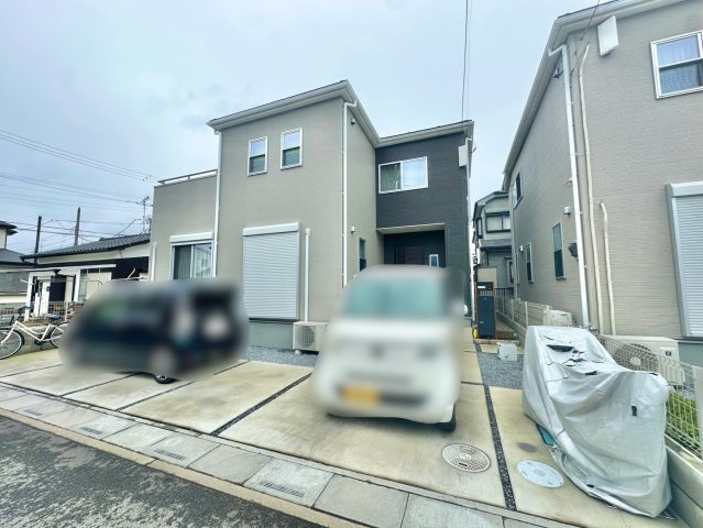 令和5年8月築の中古戸建です。カースペース2台可能な4LDKの建物になります。前面道路も6ｍあり駐車もラクラクです。是非、現地ご覧ください♪