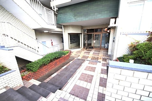 どこか懐かしいレトロな雰囲気のエントランス