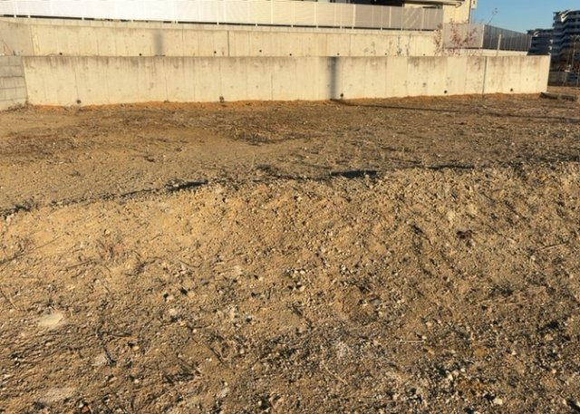 家を建てる前提で土地を探している場合、地盤の丈夫さは譲れない条件の一つです。地盤が脆弱だと追加工事が必要となります。また、過去に地盤沈下や液状化現象を起こした土地は、できるだけ避けた方がいいでしょう。