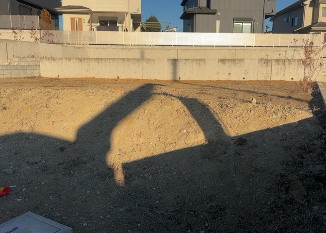 人が暮らすうえで日光は大切な要素となります。日当たりの良さは譲れないポイントですね。併せて近くに大きな建築物の建築予定がないか、あるいはそれが可能な土地が近くにないか事前に確認することもお勧めします。