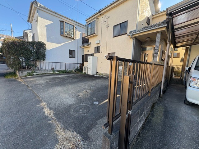 家を建てる前提で土地を探している場合、地盤の丈夫さは譲れない条件の一つです。地盤が脆弱だと追加工事が必要となります。また、過去に地盤沈下や液状化現象を起こした土地は、できるだけ避けた方がいいでしょう。