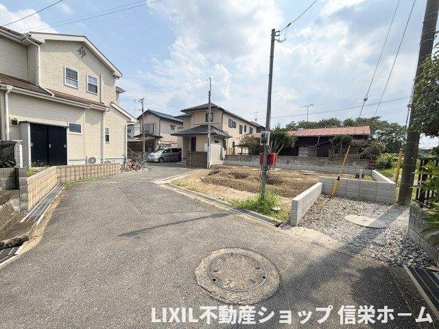 北側から見た前面道路