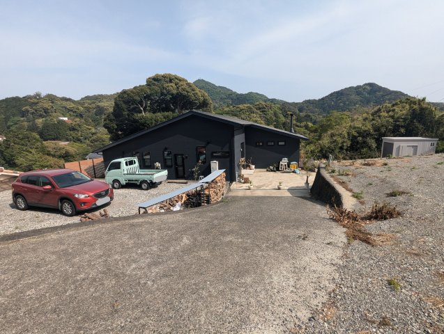 国道136号線まで車で3分です。多方面へのアクセス良好です。