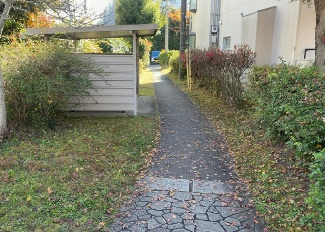 共用部分は、一棟の建物に住む区分所有者全員が共同で所有するとし、共用部分の管理、補修などは、区分所有者で形成される管理組合が行います。個人の判断で勝手に変更することはできませんので覚えておきましょう。