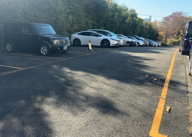 駐車場と明記されていても、最小スペースでつくられた駐車場だと大型車は駐車できなかったり、出入りしにくくなったりする可能性があります。お車のサイズと購入したい物件の駐車場のサイズを現地で確認しましょう。