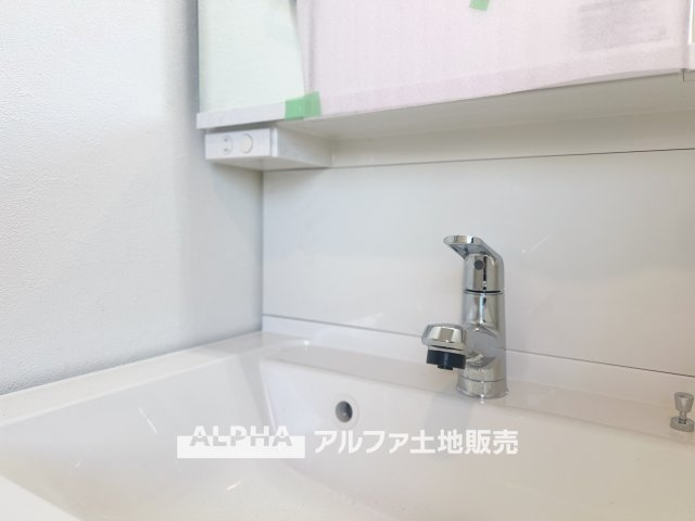 【Vanit】◆洗面台◆身支度がしやすい洗面台は、収納力にも配慮した設計。朝の準備から帰宅後まで、家族みんなが使いやすい空間です。