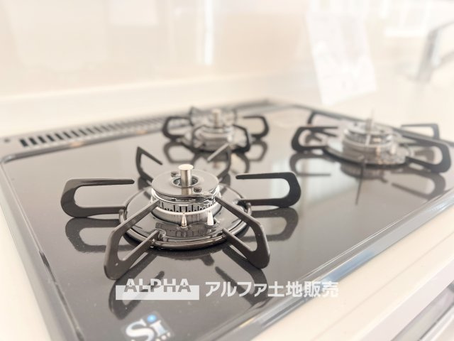 【gas　stove】◆ガスコンロ◆使い勝手に配慮されたガスコンロを備えたキッチン。火力調整がしやすく、毎日の調理がスムーズに進み、家事の時間を心地よく支えてくれます