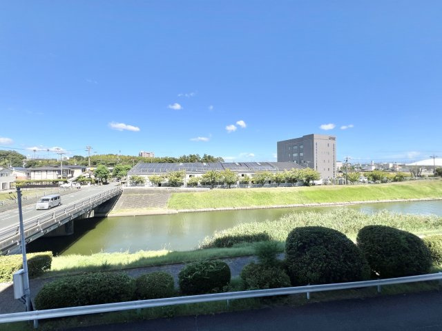 バルコニーから、のどかな風景が広がり心が癒されます?