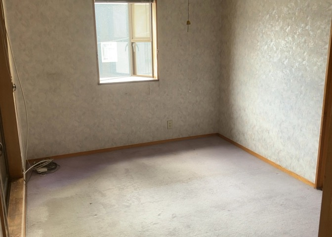 寝室でゆっくりと過ごすためにはベッド周りの適度な空間を担保することや窓の位置、照明の明るさ、寝室の広さなどを考える必要があります。自身や家族の構成とライフスタイルに併せて寝室にする部屋を選びましょう！