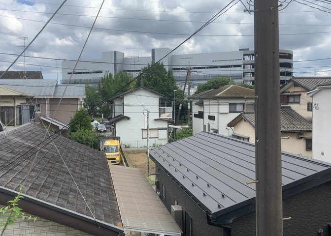 眺望を気にして物件を探す場合、前面に建物が建っていないか現地で確認しましょう！前面に建物があると景色はもちろん、日当たりや風通しにも影響が出てきます。住んだ時のことを想像しながら現地見学をしましょう。
