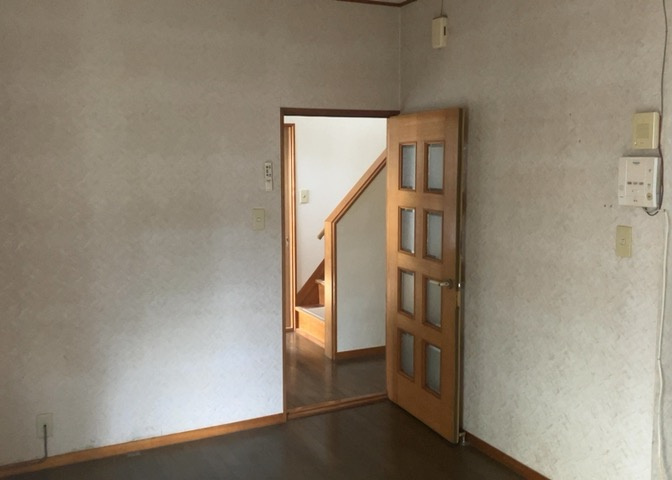 L型アイランドタイプは、キッチンからダイニングにもリビングにも目が行き届くので、とても使いやすい配置です。L字型独立タイプは、キッチンを独立させてるためLDKというよりもLDといった様なイメージです。