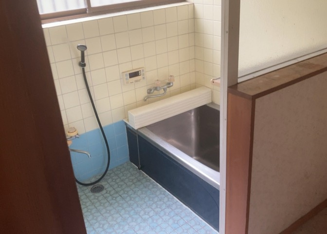 入浴時の快適さも大事なことですが、綺麗な状態を維持できなければ気持ちよく入浴できません。毎日の掃除が楽という点は大事なポイントになります！カビが生えにくく掃除がしやすい、壁や浴槽を選ぶといいでしょう。