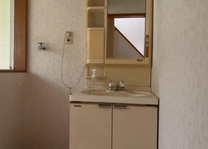 洗面化粧台では顔を洗ったり、身だしなみを整えることが本来の使い方ですが、用途によっては洗面化粧台に求められる機能が違ってくるため、ご自身や家族のライフスタイルに合ったものを選ぶことをおすすめ致します。