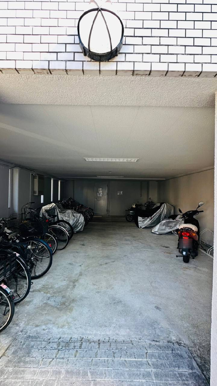 バイク置場　自転車置き場