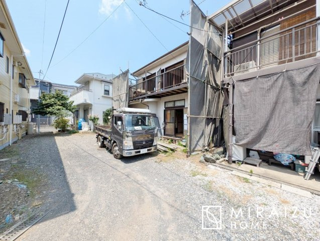 通勤や家族の送迎など、毎日の生活にマイカーが欠かせない方にとって駐車場は大事な条件。敷地内にカースペースがあれば、お出かけやお買い物の際の搬入出も楽々です。