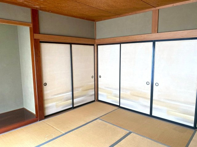 1階8帖の洋室♪