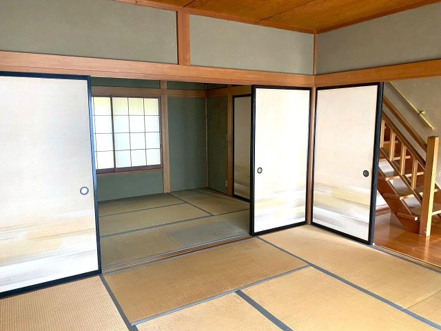 手前が8帖の和室、奥が6帖の和室。襖を開ければ開放的な空間が広がります。