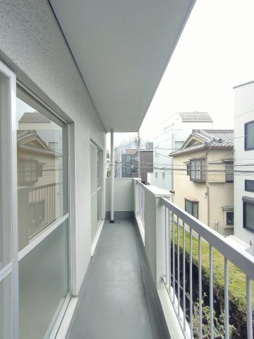 【バルコニー】　西向きバルコニー。