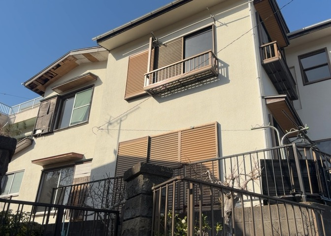 木造住宅とは土台、壁、柱など建築物の強度を支える構造体の材に木が使用されている構造を指します。構造体は建物の自重を支えるだけではなく風圧や水圧、積裁荷重などあらゆる衝撃に耐えるための基礎です。