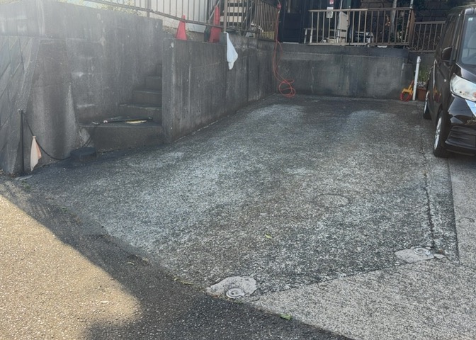 駐車場と明記されていても、最小スペースでつくられた駐車場だと大型車は駐車できなかったり、出入りしにくくなったりする可能性があります。お車のサイズと購入したい物件の駐車場のサイズを現地で確認しましょう。