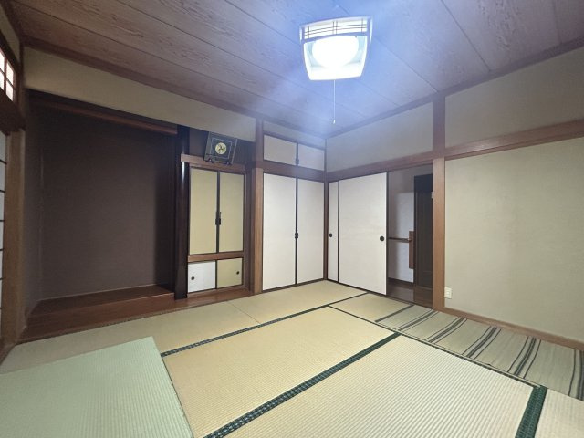 畳もキレイで清潔感たっぷり。そのまま気持ちよく使えます。