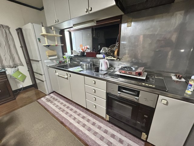 静かな環境で集中してお料理を楽しめる、落ち着いた空間です