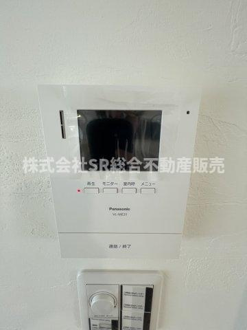来客時に直接顔を合わせずにやりとりしたり、不審者の侵入を防いだりとセキュリティー面で重宝する設備です！