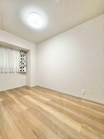 こちらの洋室は、約5.1帖のお部屋になります。お子様のお部屋や趣味のお部屋にもピッタリです！