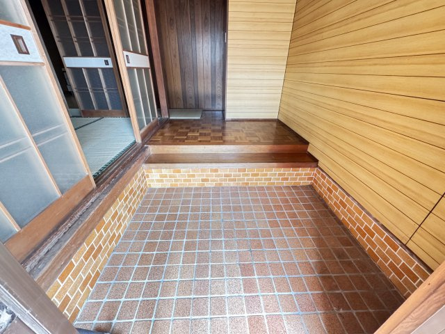 落ち着いた玄関です
