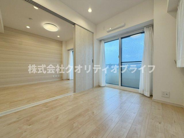 新築さながらの美しさと洗練されたトーンで、どんなデザインの家具を配置しても綺麗に馴染む空間に仕上がっています。