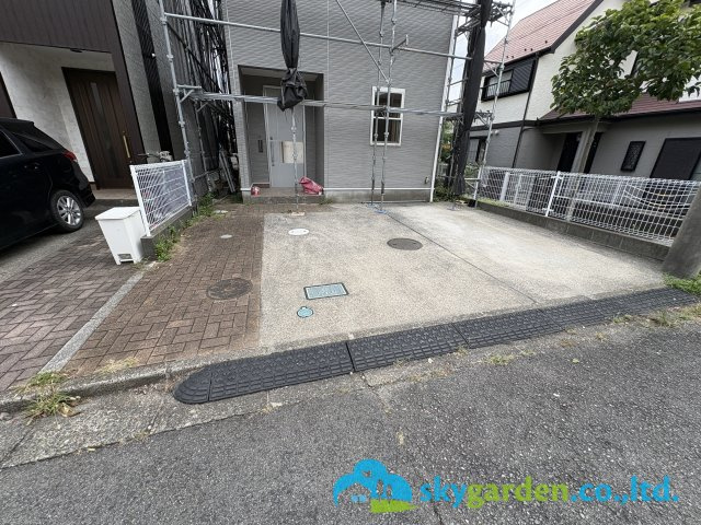 車種により並列2台駐車可