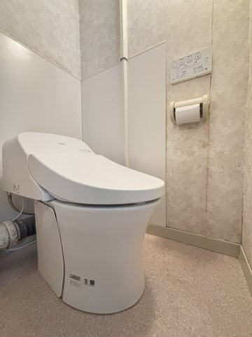 ◇タンクレス型のトイレとなります。