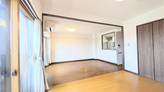 LDK19.7帖　間仕切ることで3LDKに変更可　リフォームご相談ください　（画像は明度その他加工）