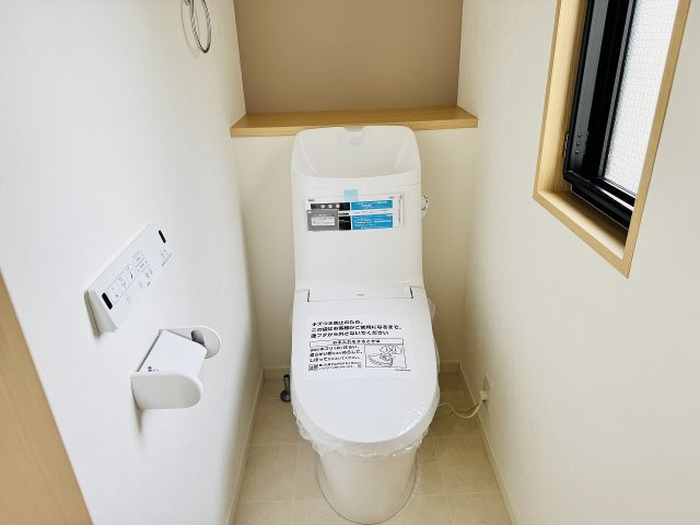 ～新規交換済、暖房温水洗浄機能付きトイレ　冬場は特に嬉しい機能ですね～