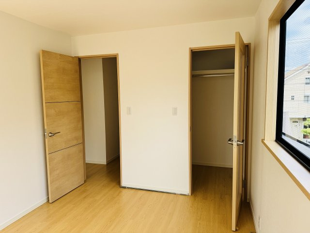 ～ウォークインクローゼットでお荷物がスッキリ収まります～