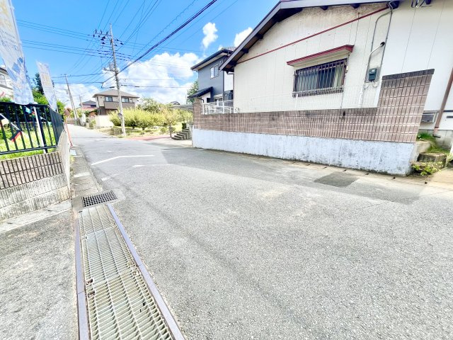 前面道路含む現地写真です