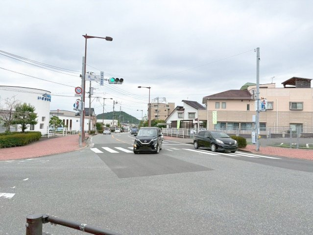 徒歩約3分圏内にスーパー、コンビニ有り！