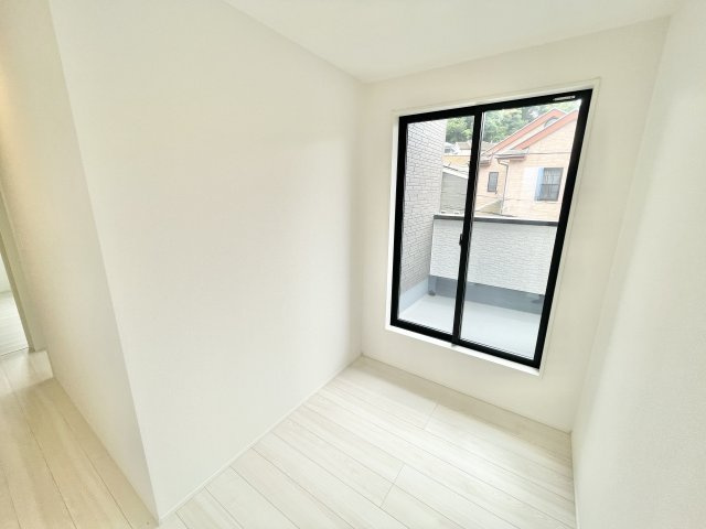 廊下にもバルコニーが繋がっております。