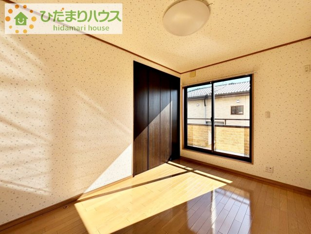 机とベットを置けば子供部屋の完成です！