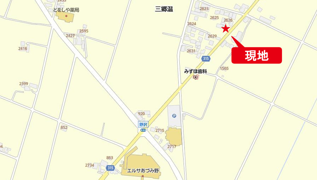 一日市場駅まで車で約5分、最寄りバス停まで徒歩約10分です。