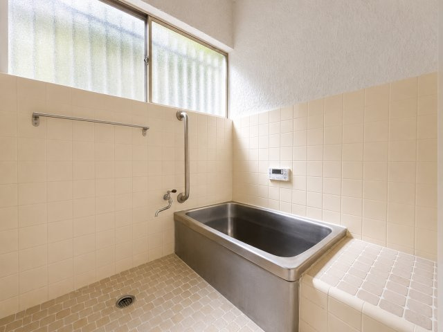 ◆お子様と一緒にバスタイムを楽しめる広々空間。浴室乾燥機付で心地よいバスタイムを実現します。