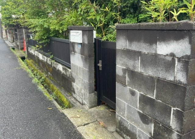土地の形が極端に長細かったり、狭小地、あるいは道路との高低差がある傾斜地だった場合、後々売ろうとしても買い手がつかない場合もあります。後々、売却することになった時に価値の下がらない土地を選びましょう。