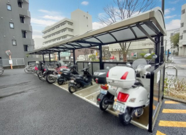【バイク置き場】