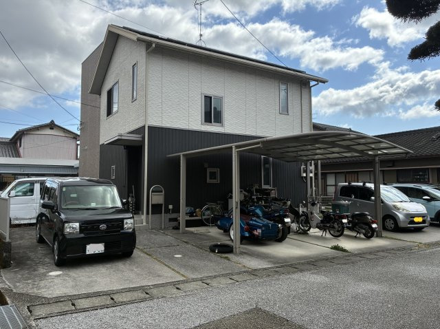 駐車スペースゆったり確保♪カーポート付き☆