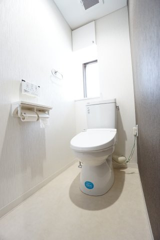 温水洗浄付きトイレ♪