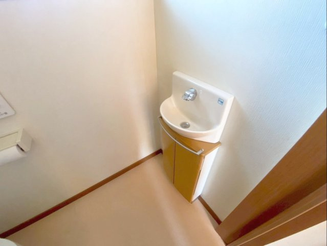 手洗い場を備えたトイレです！