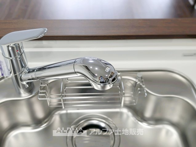 【Water　cleaner】　◆浄水器◆蛇口から流れ出すお水はクリーンでいつも楽しめます。また浄水器内臓シャワー混合栓なので場所取らずのスッキリとしたスタイルです。