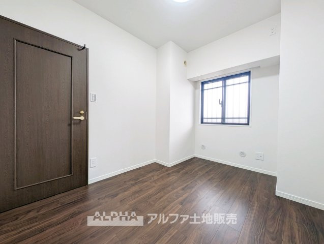 【comfort　room】　◆落ち着きのある室内◆寝室としても子ども部屋としても使いやすく、暮らしの変化にも対応できる空間。日々の時間を穏やかに過ごせます。