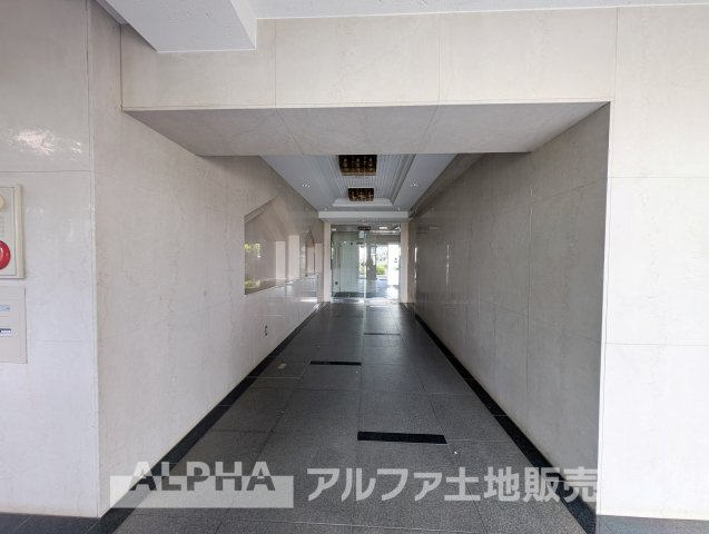 【Lobby】　◆ロビー◆管理が行き届いたロビーは、毎日の行き帰りを気持ちよく迎えてくれる空間。住まい全体に安心感と清潔感を感じられます。